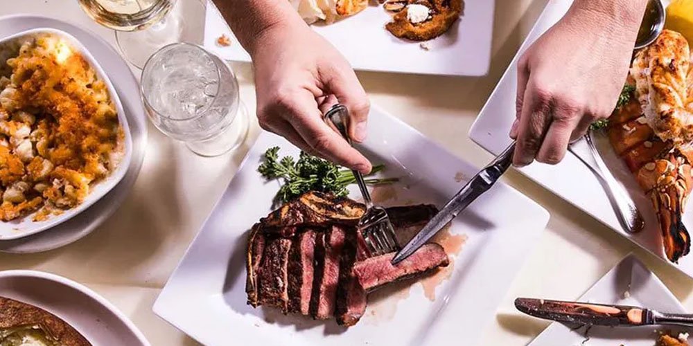 Difference Between Steak Knives and Dinner Knives