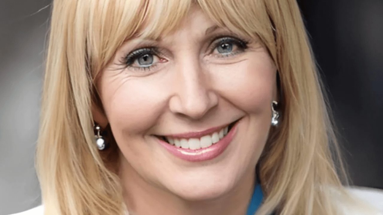 What Are The Various Wig-Wearing Tips For A Short Blonde Wig?